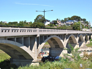 画像：写真３　東秋留橋（秋川・右岸下流より）
