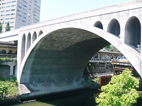 画像2：聖橋（東側からアーチ部を撮影）