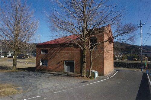 画像：写真１５　旧町屋変電所b　建屋全景（西側から）