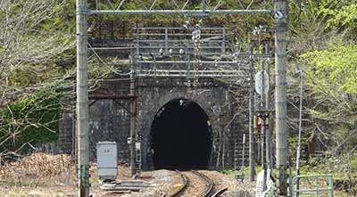 清水トンネル（坑口）の写真1枚目