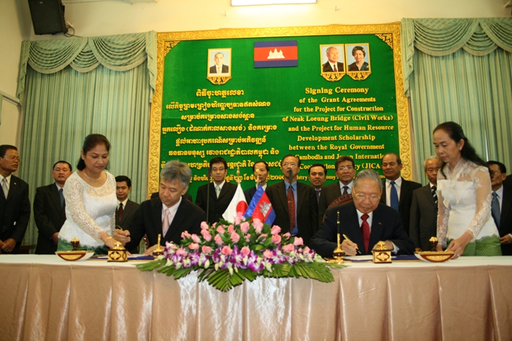 Signing of Grant Agreement