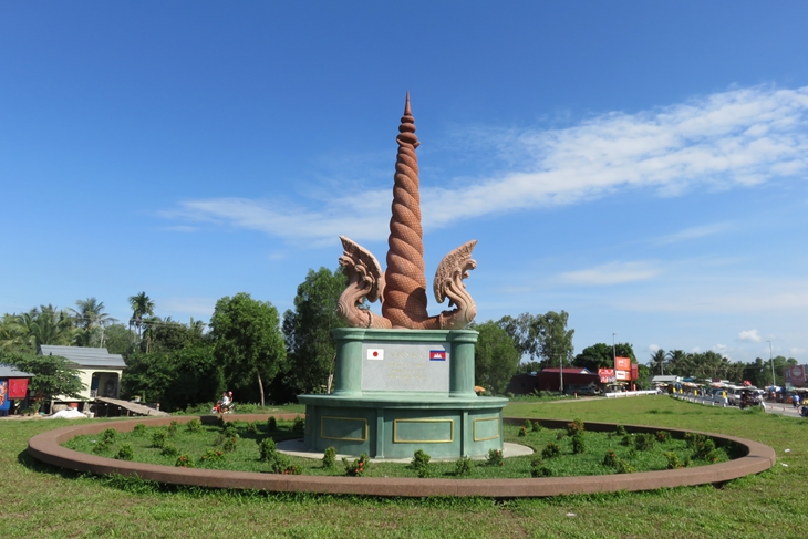 Monument Installed on the West Side to Commemorate the Opening of the Bridge (Naga Statue)