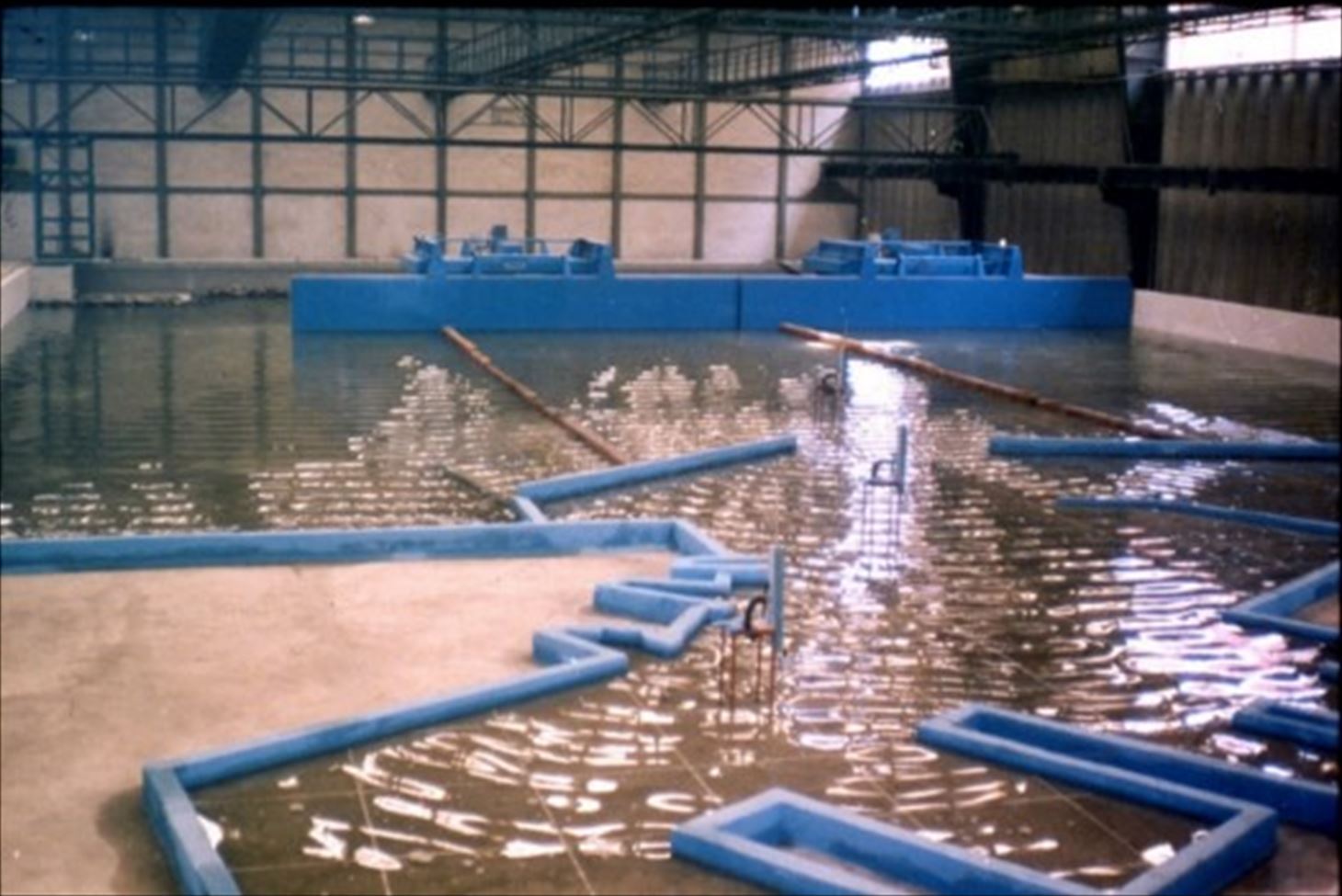 Photo 5: Hydraulic model experiment at Mexico Port Hydraulic Center (November 1987)