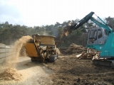 平成25年度 環境賞IIグループ木材チップ塩成土壌改良工法による東日本大震災塩害農地再生プロジェクト 塩害で枯れた海岸林の木材チップ化