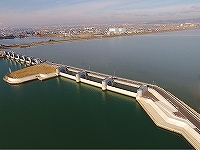 平成28年年度技術賞IIグループ  <br>百間川河口水門増築事業−治水・歴史・環境の調和を目指した最新技術〜日本最大のライジングセクターゲート−