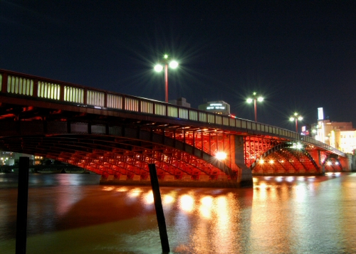 画像：『吾妻橋と浅草の喧騒』
