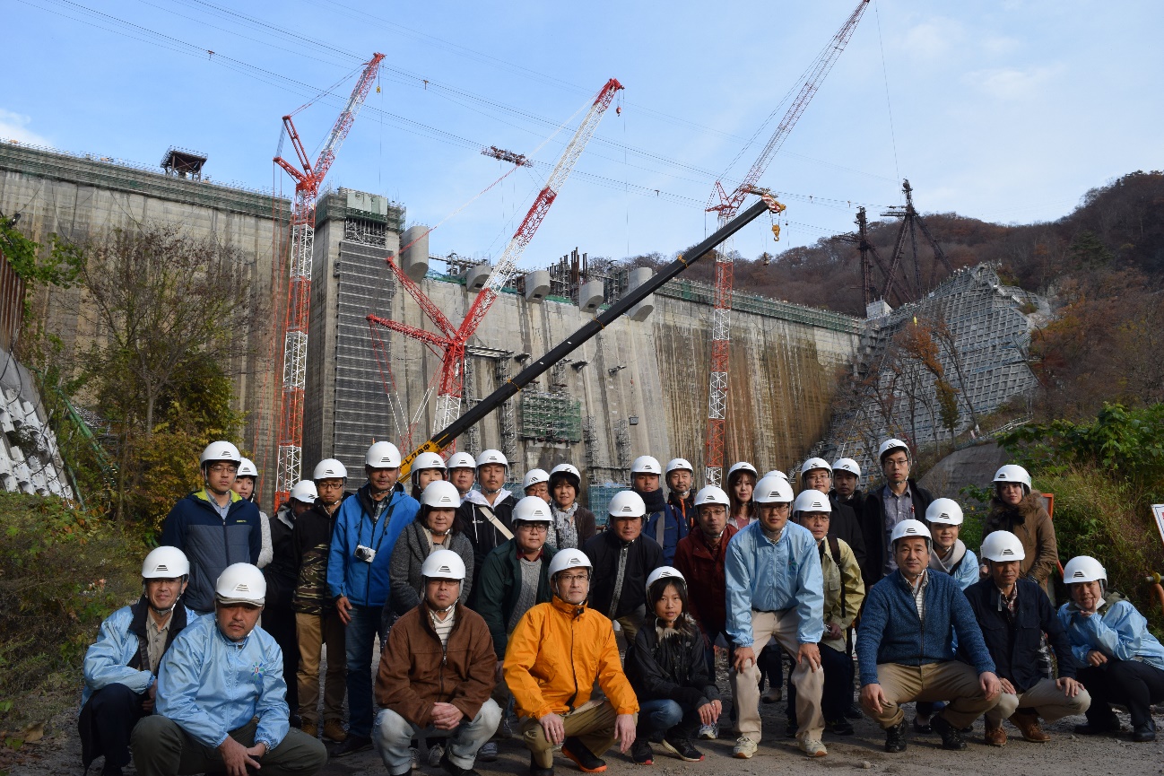 八ッ場ダム現場見学会 参加者集合写真