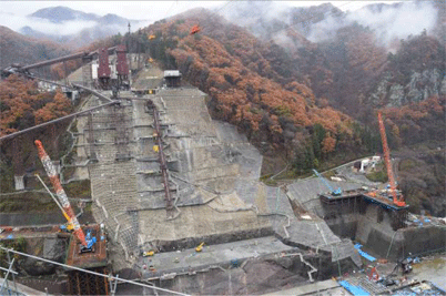 画像：堤体コンクリート工事の全景