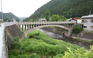 名栗川橋全景