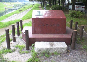 運河水辺公園にあるムルデルの碑