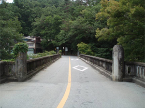 橋梁近景
