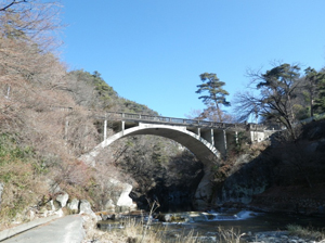 橋梁近景