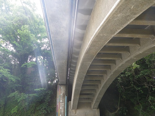 画像5：側道橋下2