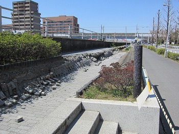 今川橋護岸背面