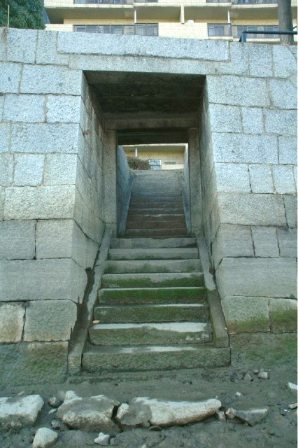 京橋川の雁木群