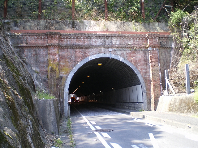 小坪隧道・名越隧道