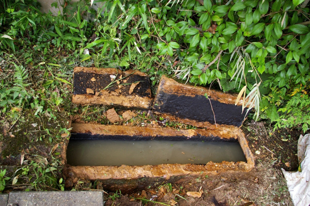 轟泉水道 最古の現役石造地下上水道