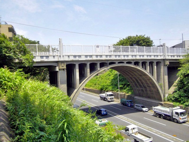 響　橋