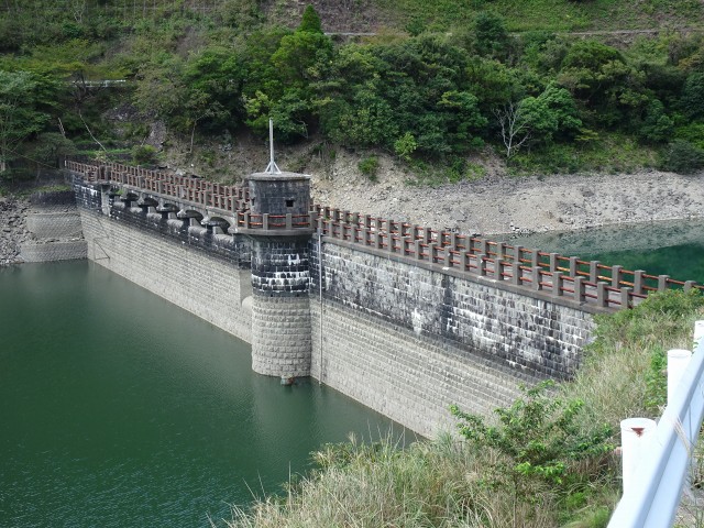 旧成相池堰堤