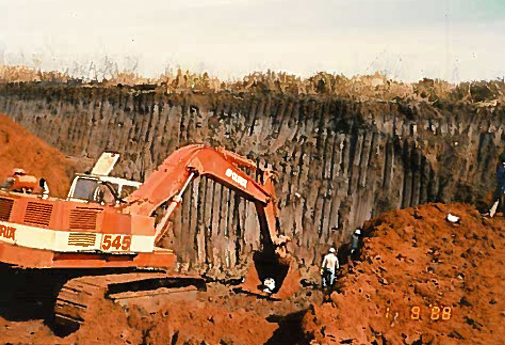 Excavation of Laguna Seca after extraction of muddy soil and water 