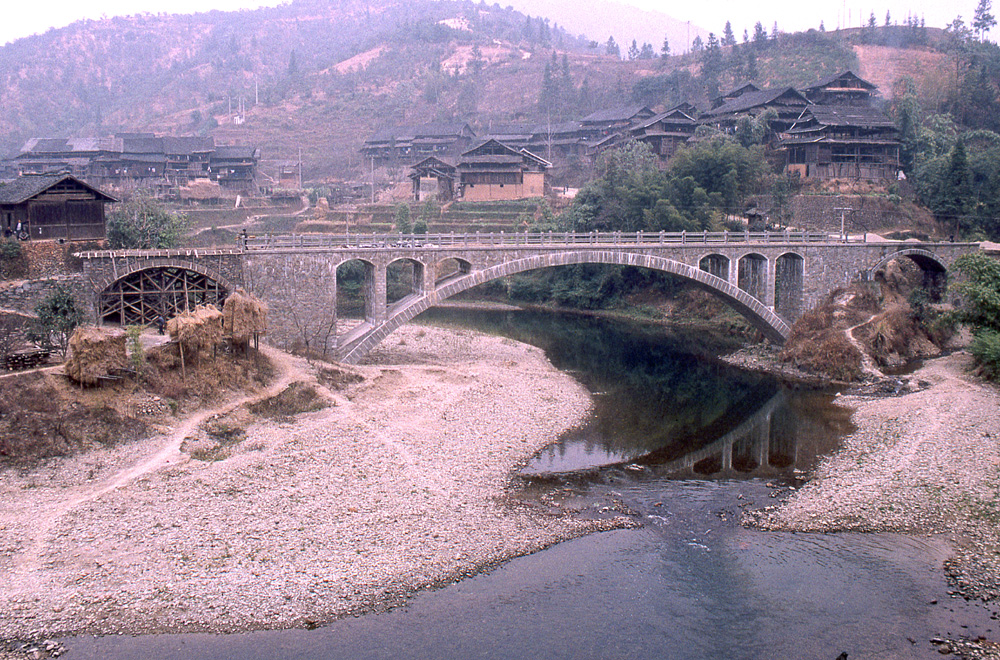 中国 肇興のアーチ橋