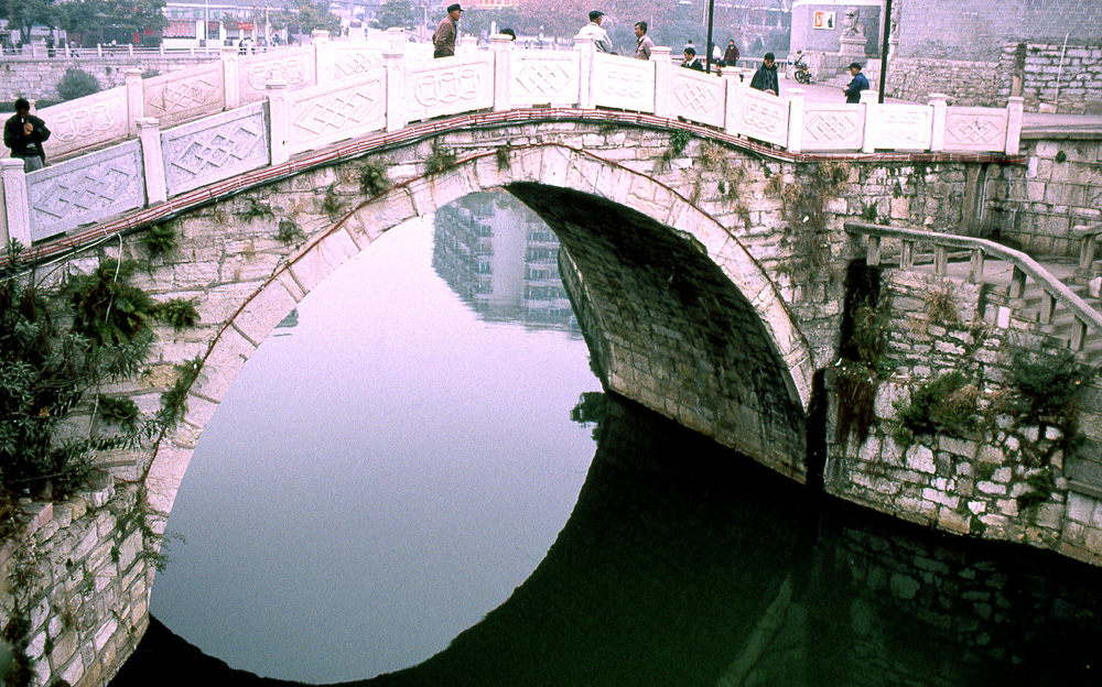 中国 貴陽の石造アーチ橋