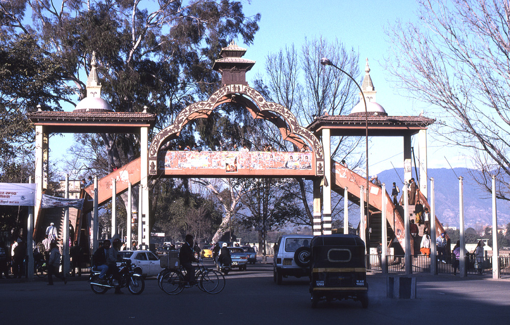ネパール カトマンズの歩道橋