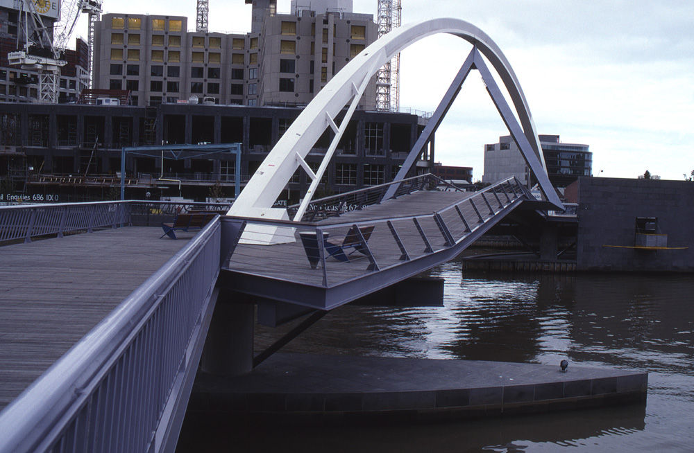 オーストラリア ヤラ川の歩道橋