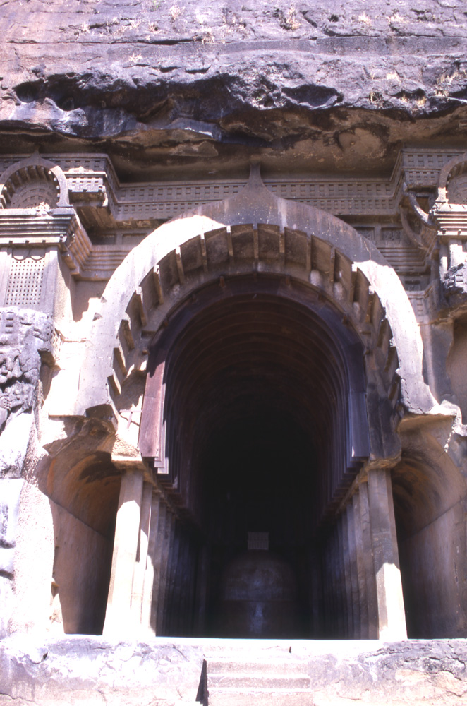 インド バージャー石窟寺院