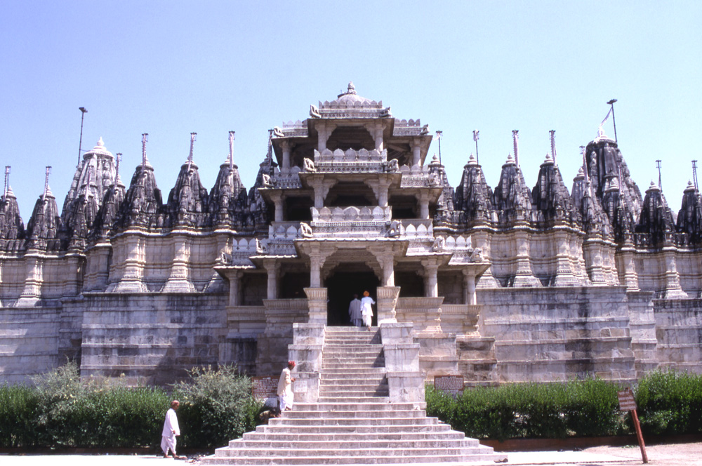 インド アーディナータ寺院