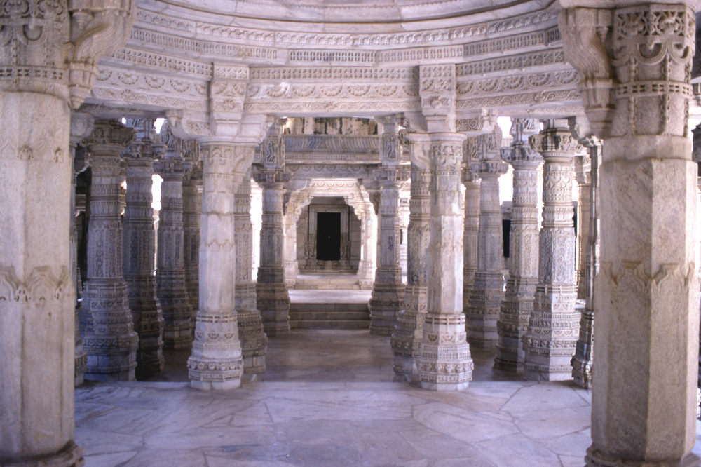インド アーディナータ寺院