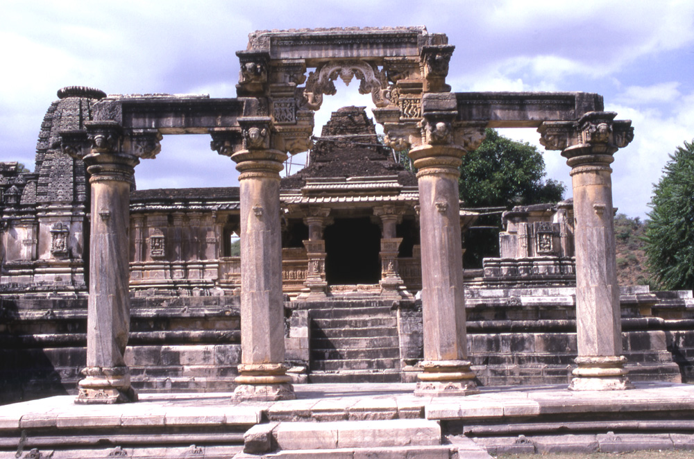 インド サース・バフー寺院