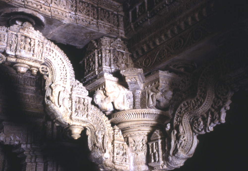 インド サース・バフー寺院