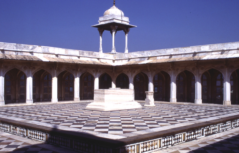 インド アクバル廟