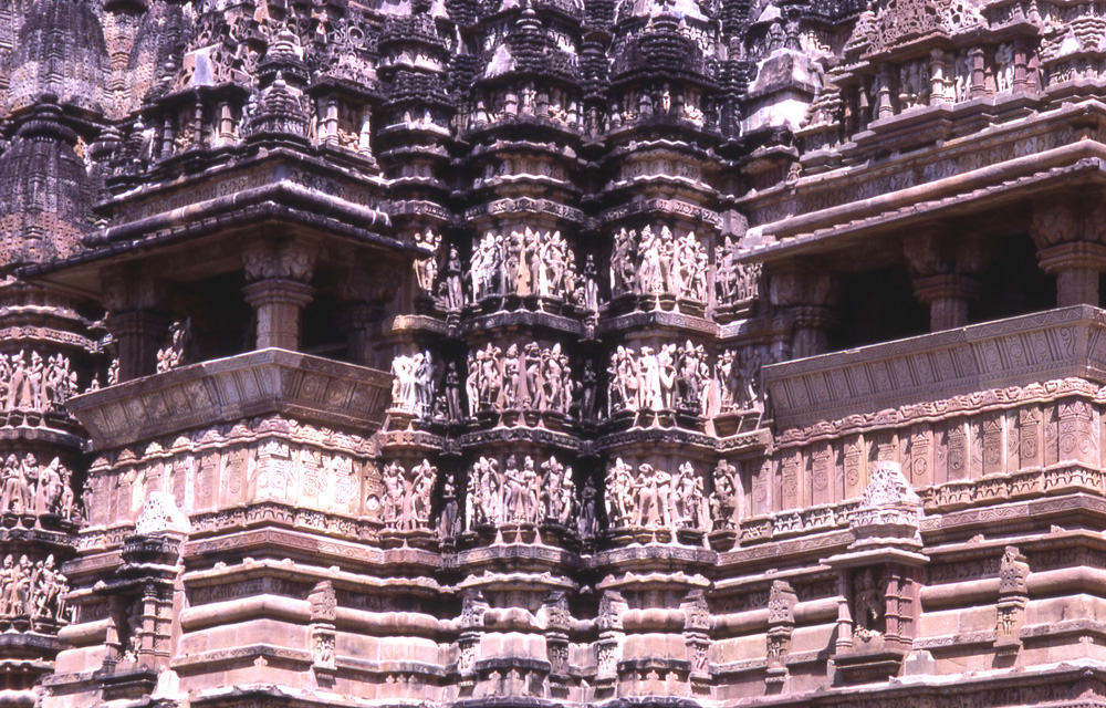 インド カンダーリヤ・マハーデーヴァ寺院