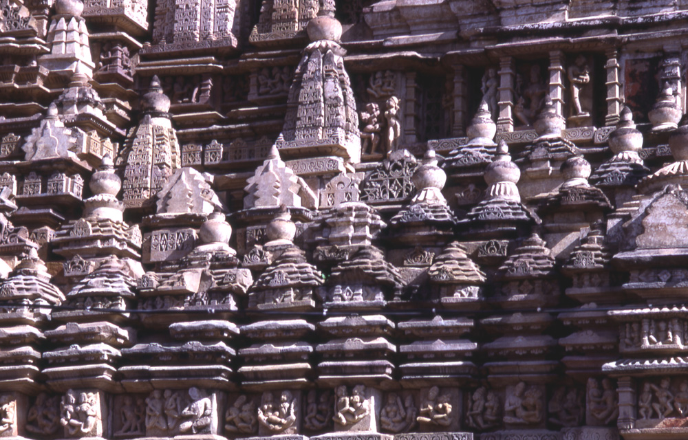 インド パールシュヴァナータ寺院