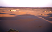 峡谷、砂漠、動物、衣裳 / モロッコ / シェビ大砂丘
