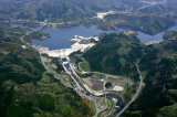 平成24年度 技術賞IIグループ 尾原ダムの建設（環境負荷を低減し、上下流連携を促進するダムづくり）　尾原ダム全景