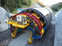 令和3年度 トンネル覆工コンクリート自動施工ロボットシステムの開発