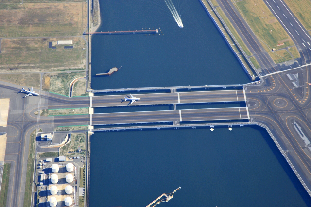 Connection Taxiway Bridge in Tokyo International Airport D-Runway